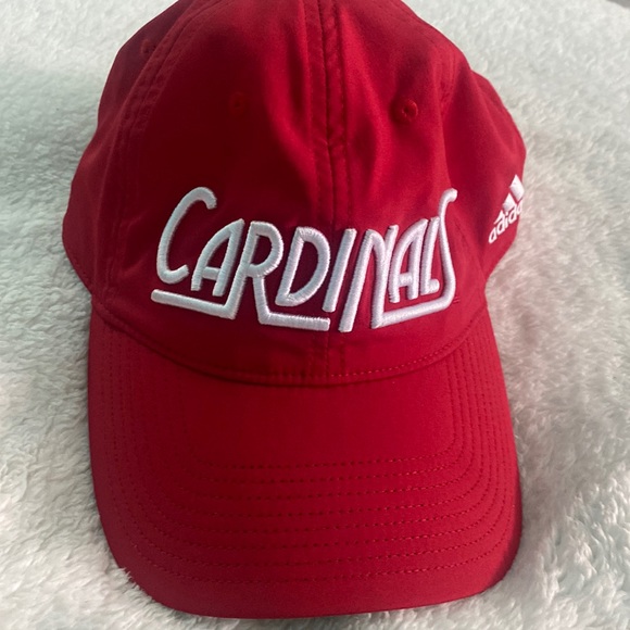 🆕adidas NCAA Universityof Louisville Cardinals Cap, OSFM, metal adj. back - Picture 1 of 7